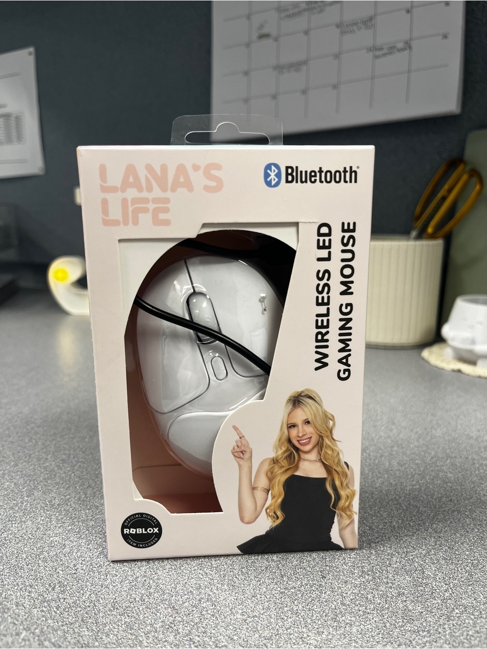 Wireless white computer mouse